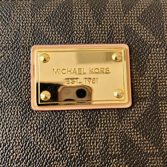 MICHAEL KORS ZIP AROUND TABLET CASE ORGANIZER DOUBLE COMPARTMENT - Picture 2 of 9